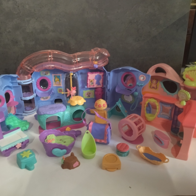 Lot 30 figurines et Accessoires PetShop d'occasion  HASBRO - Dès 4 ans